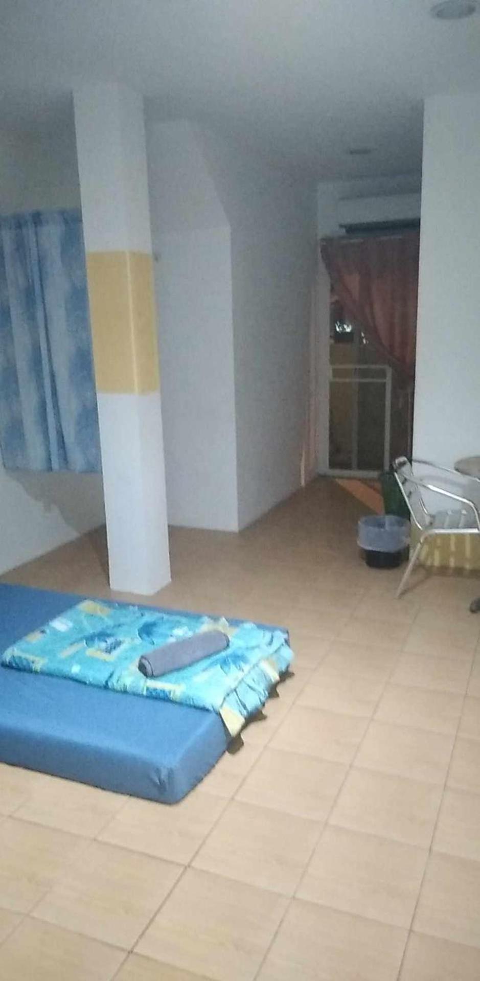 Hotel J&E à Nong Prue Extérieur photo